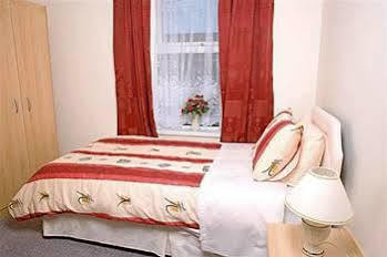 The Sleep Station Newport Hotel Exterior photo